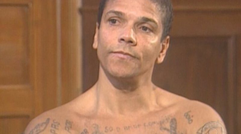 Pedrinho Matador sem camisa exibindo tatuagens