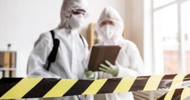 Peritos conversando em cena do crime saponificação cadavérica