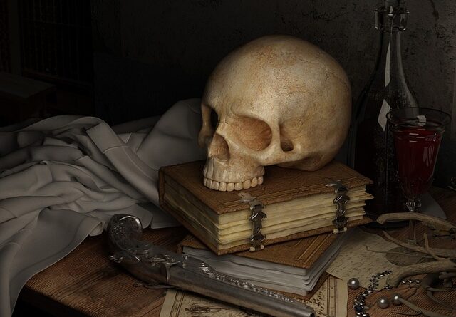 Crânio em cima de livros antigos de true crime