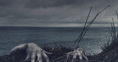 Mãos apresentando Rigidez Cadavérica