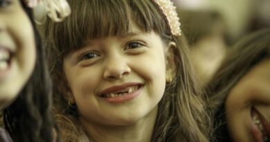 Beatriz Angélica sorrindo