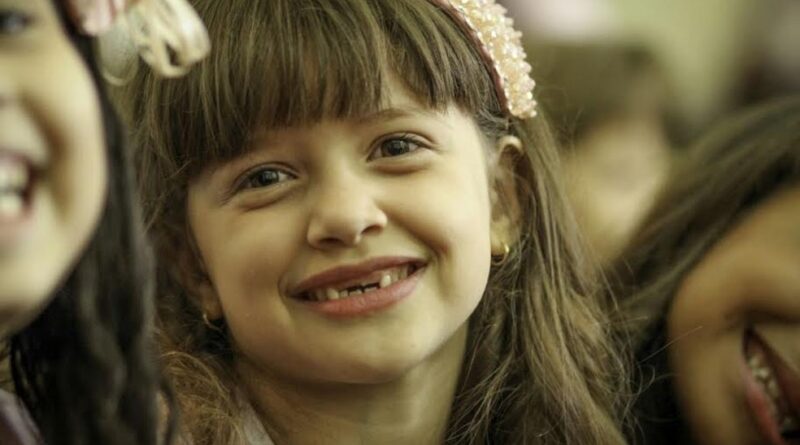 Beatriz Angélica sorrindo