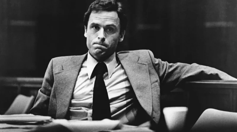 Ted Bundy sentado